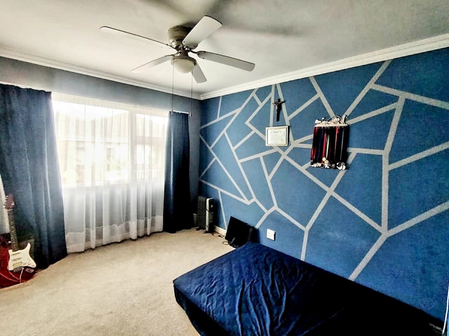 6 Bedroom Property for Sale in Kidds Beach Eastern Cape